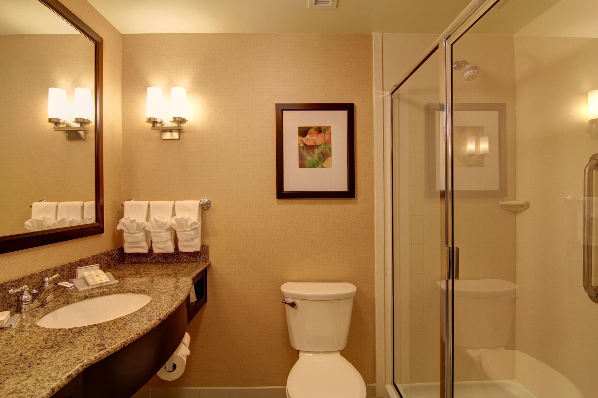 Hilton Garden Inn Woodbridge Esterno foto