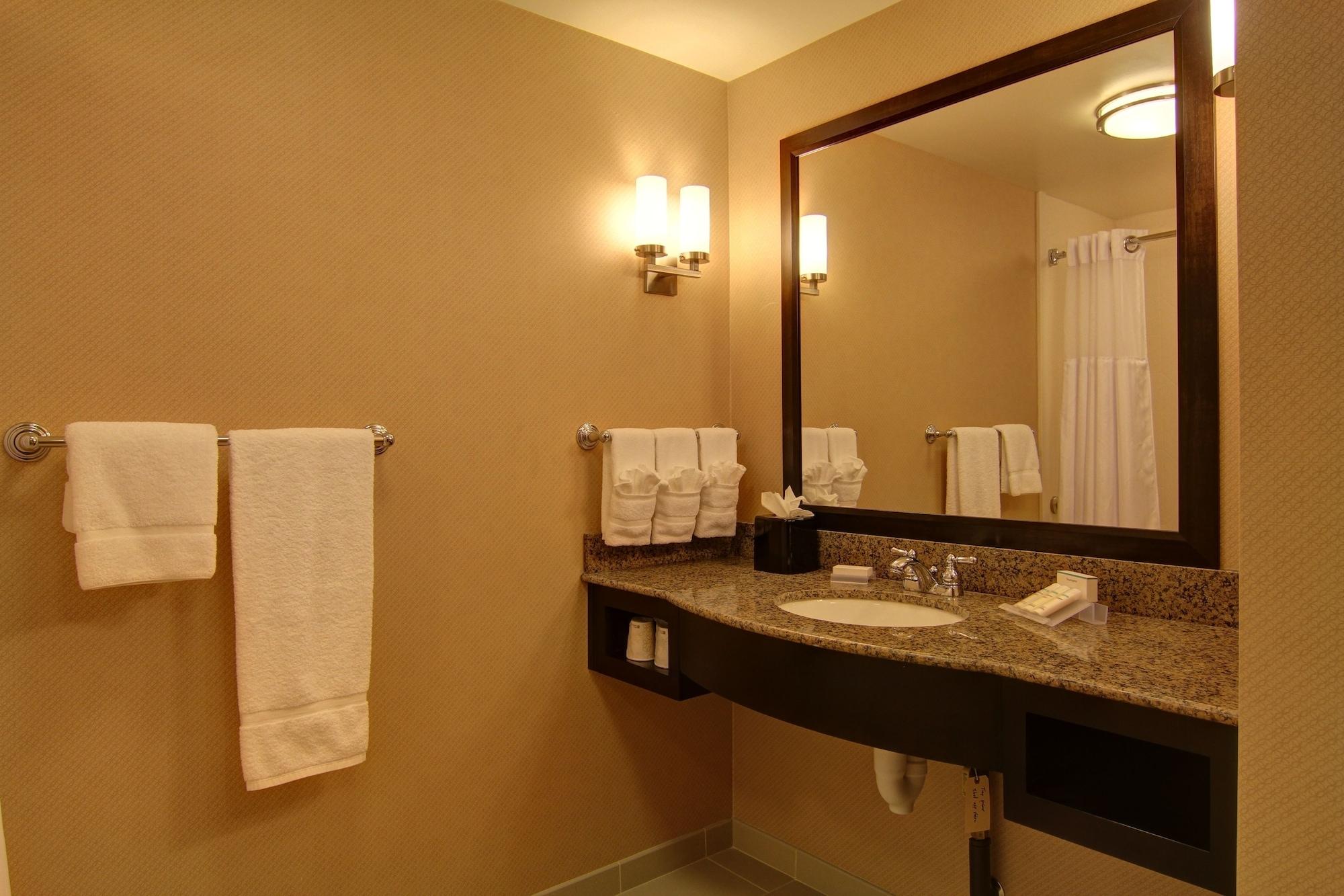 Hilton Garden Inn Woodbridge Esterno foto