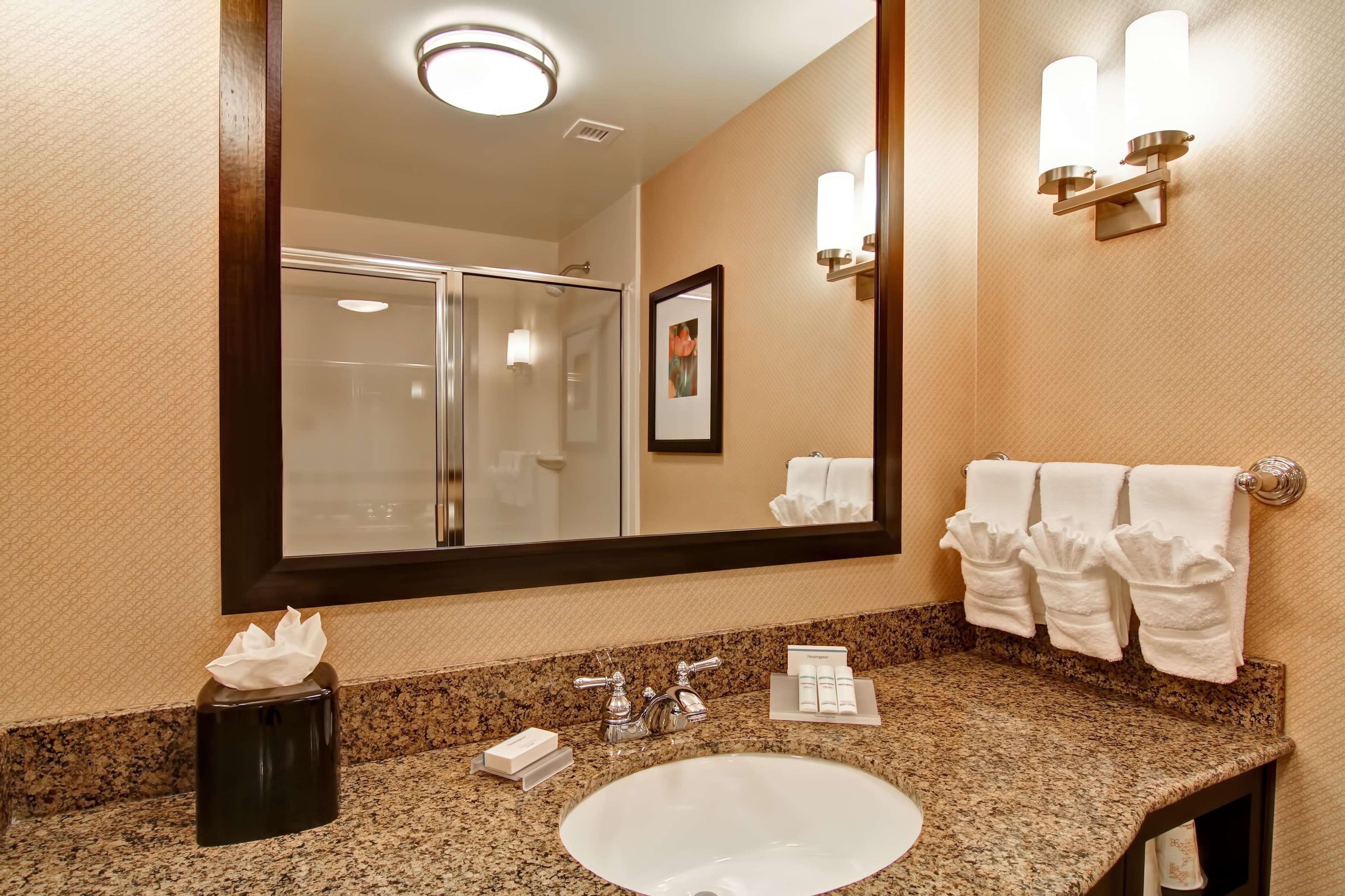 Hilton Garden Inn Woodbridge Esterno foto