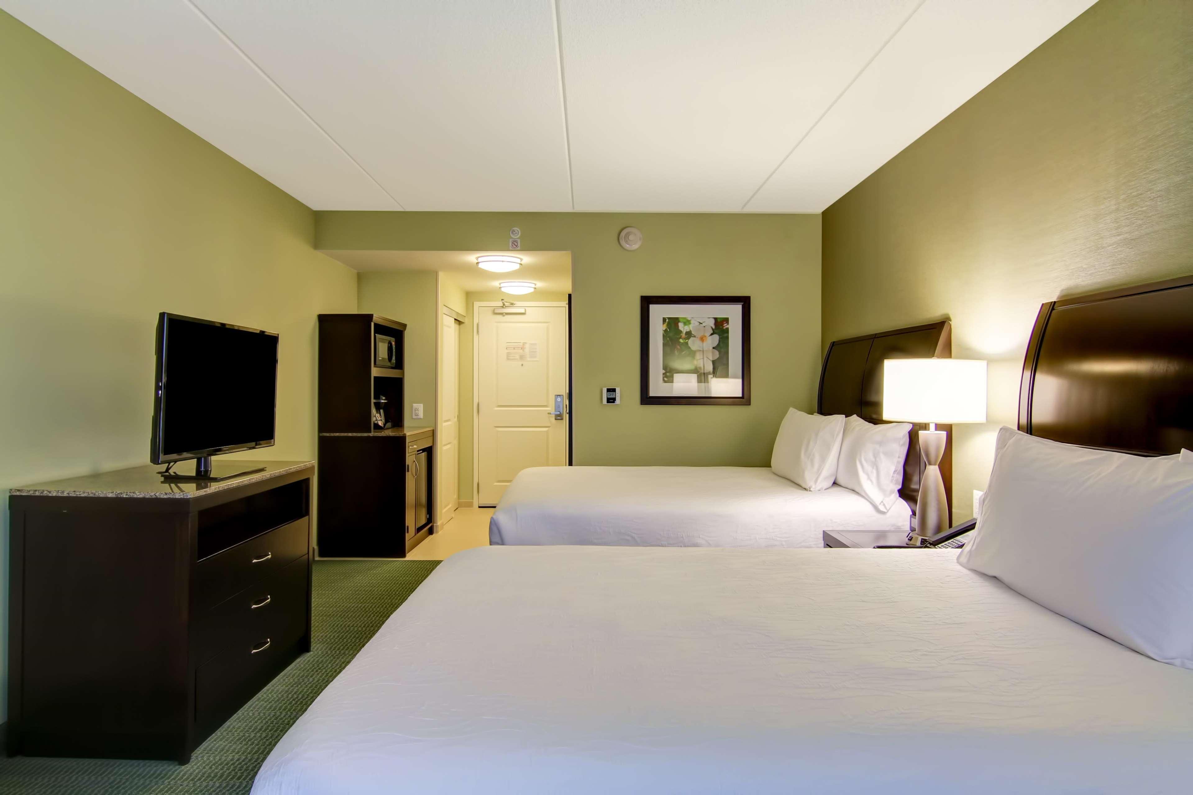 Hilton Garden Inn Woodbridge Esterno foto