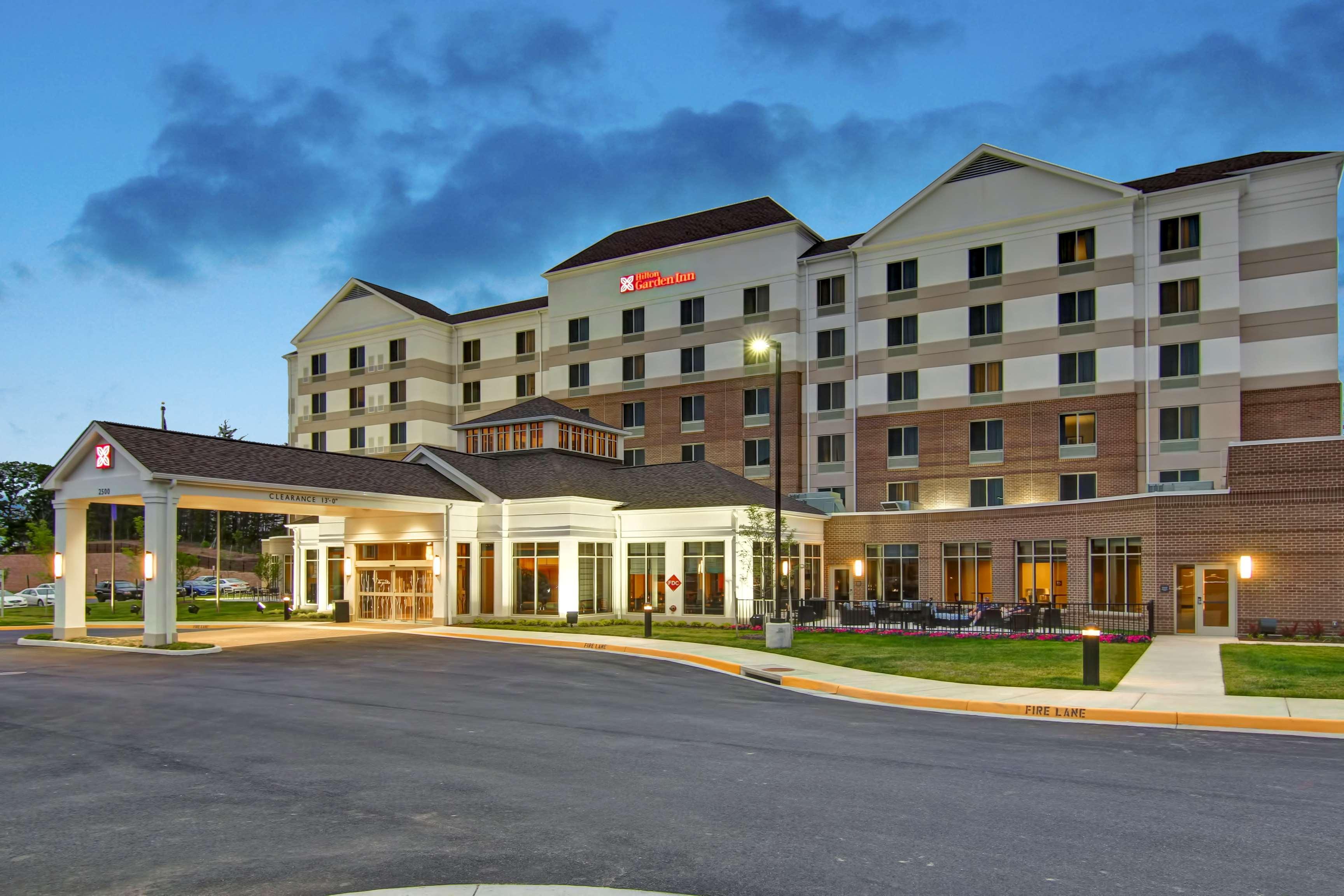 Hilton Garden Inn Woodbridge Esterno foto
