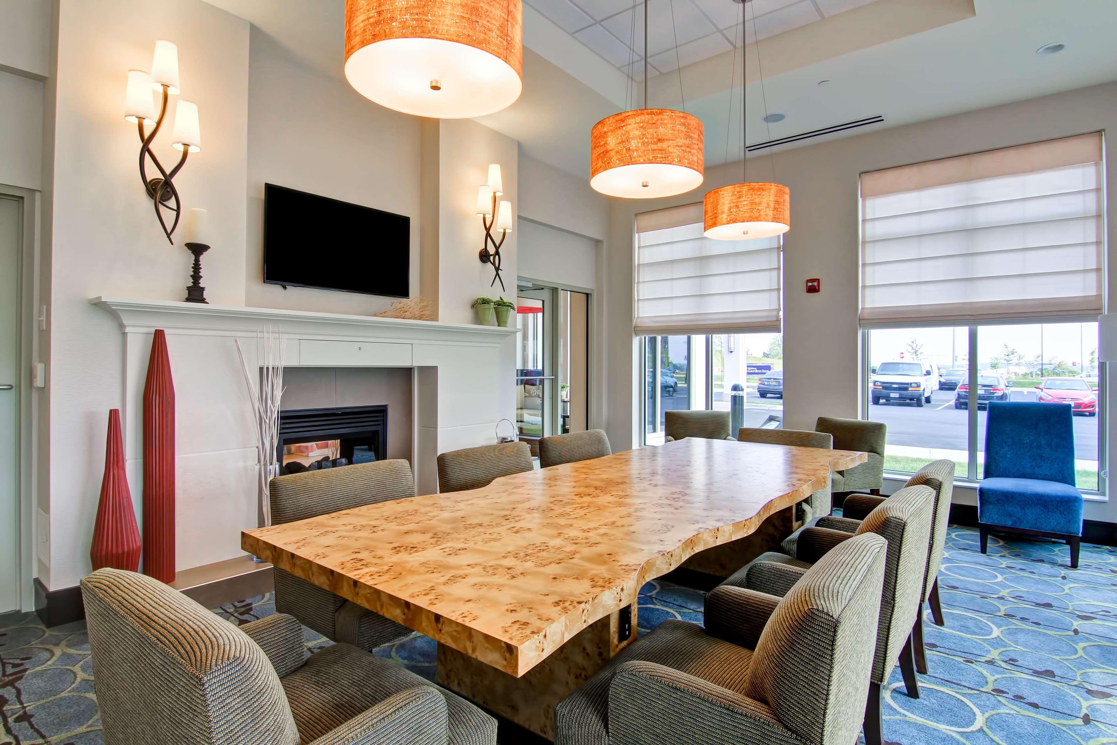 Hilton Garden Inn Woodbridge Esterno foto