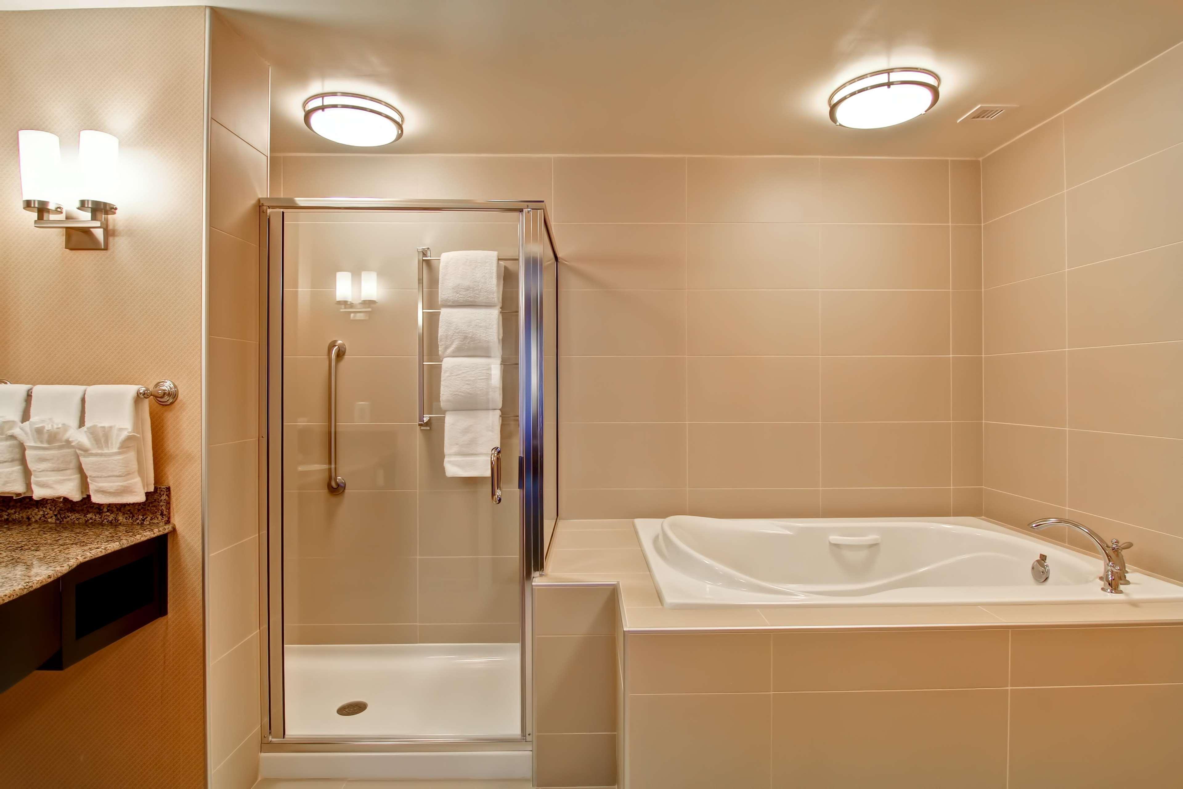 Hilton Garden Inn Woodbridge Esterno foto
