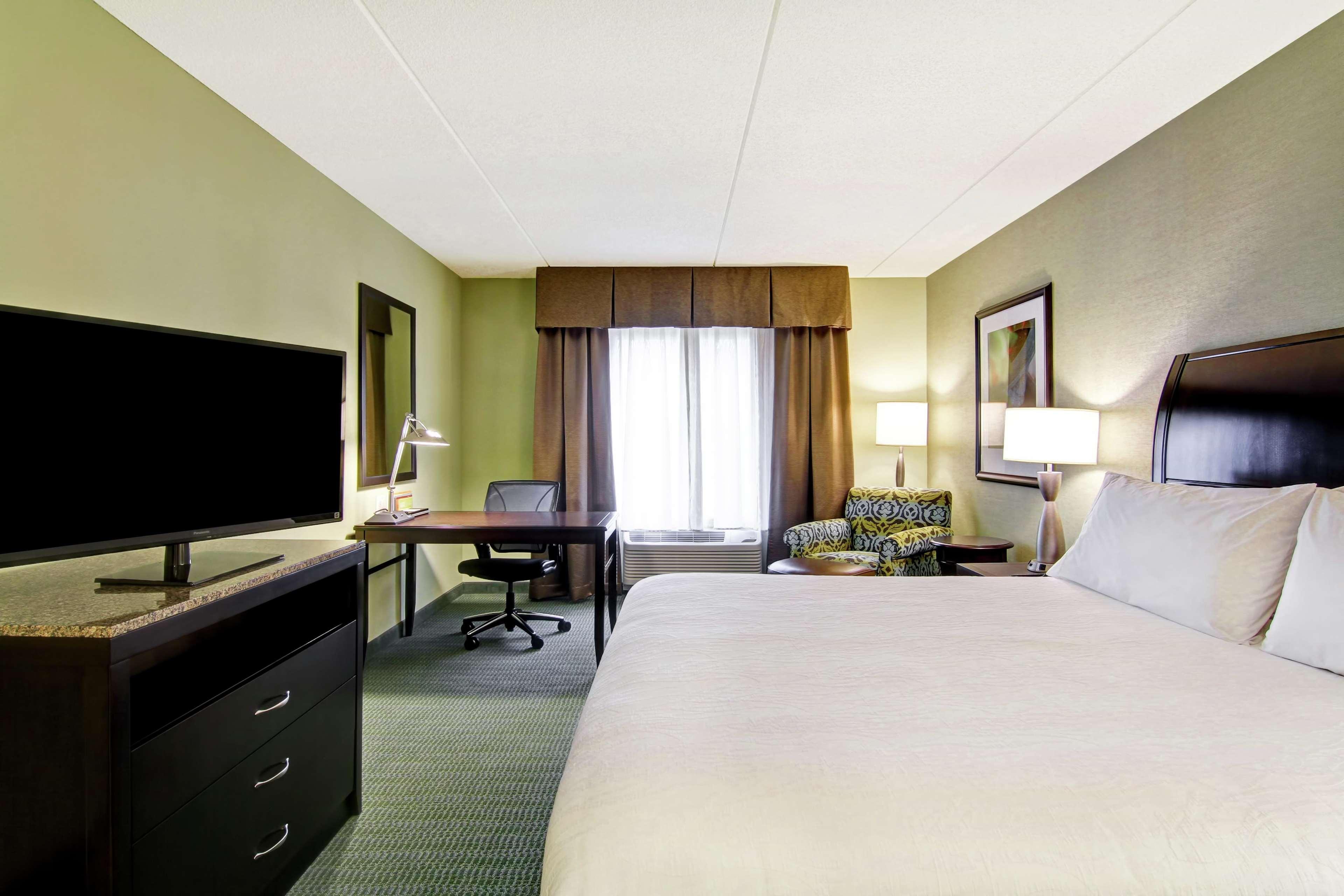 Hilton Garden Inn Woodbridge Esterno foto