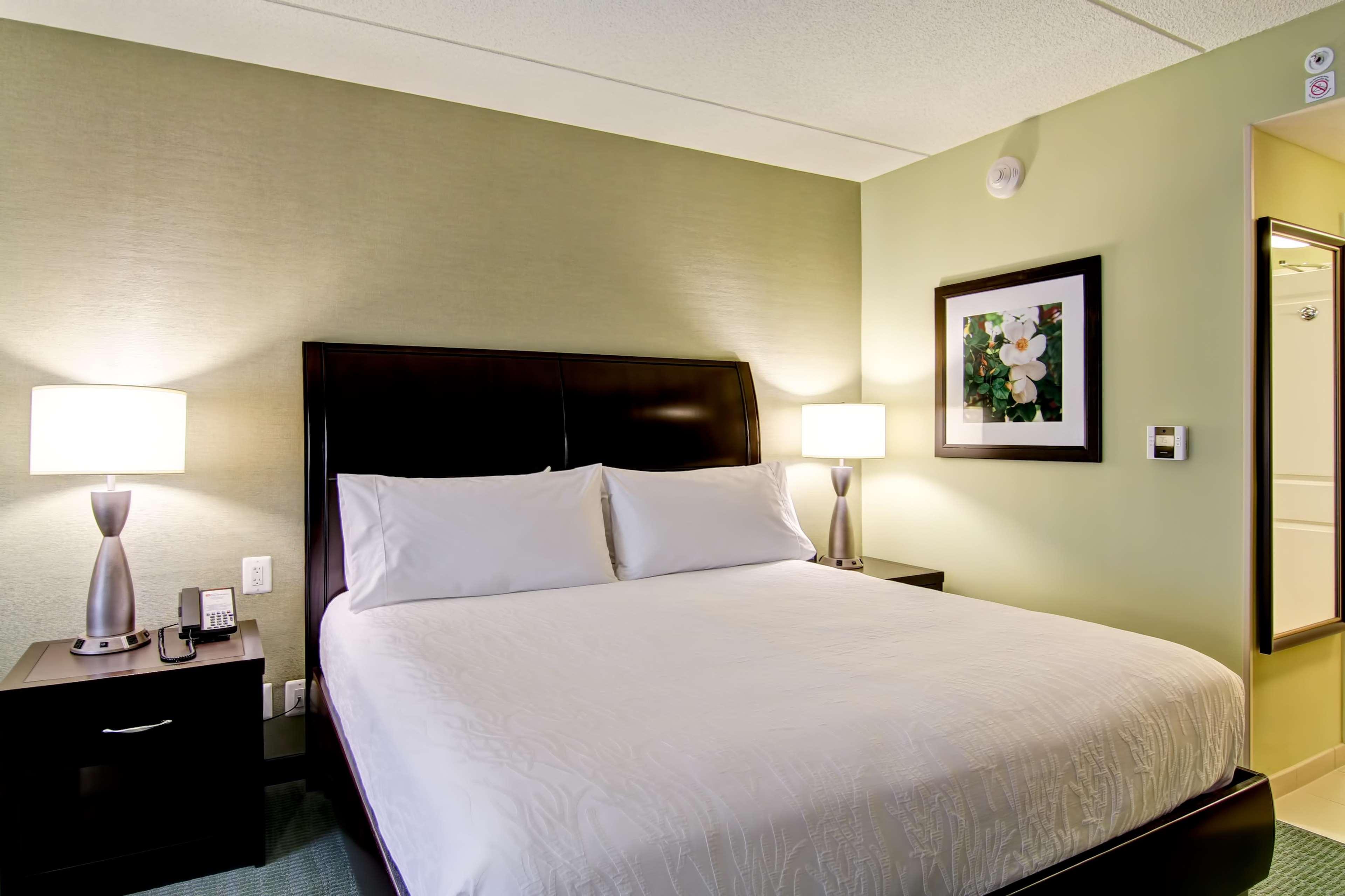 Hilton Garden Inn Woodbridge Esterno foto