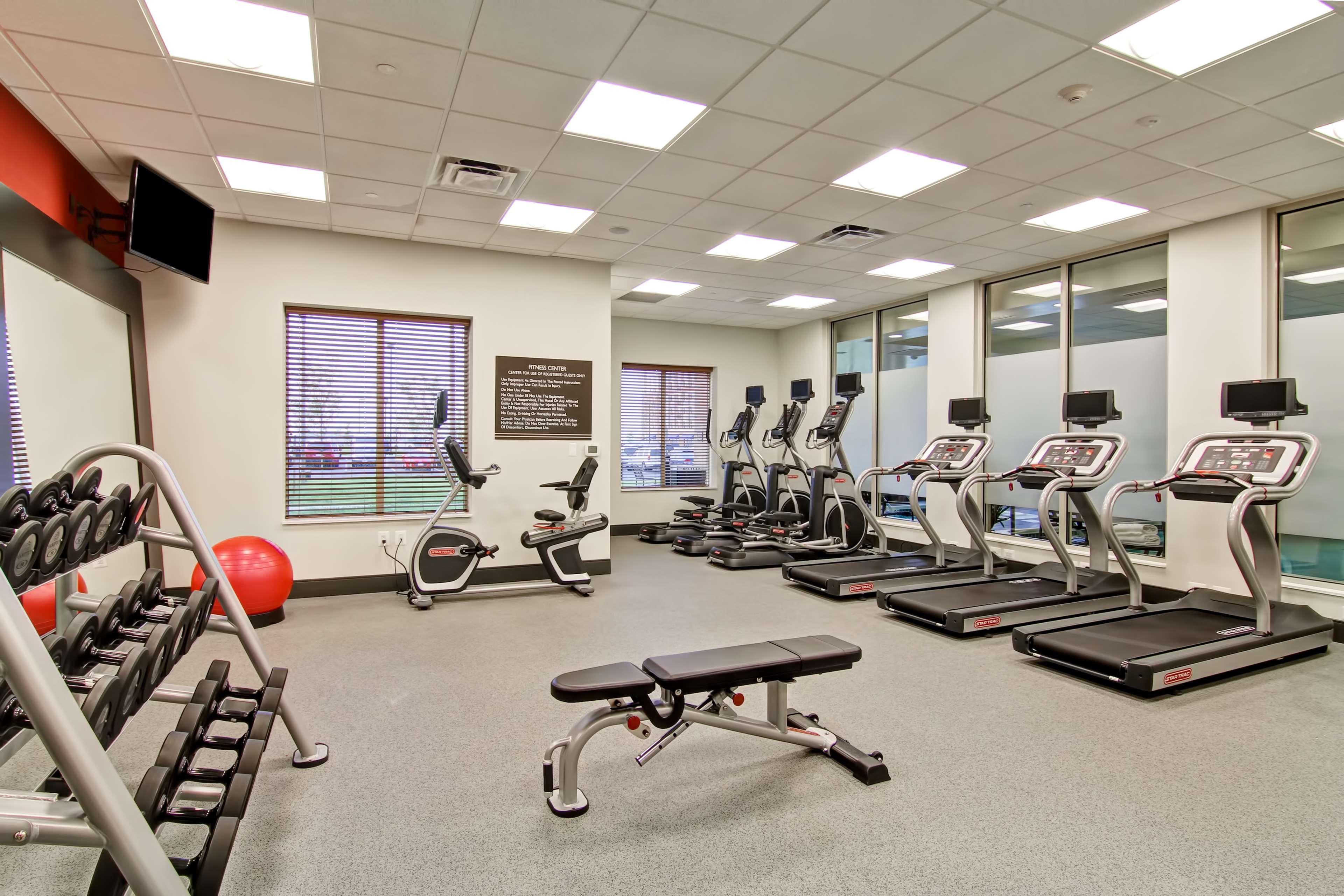 Hilton Garden Inn Woodbridge Esterno foto