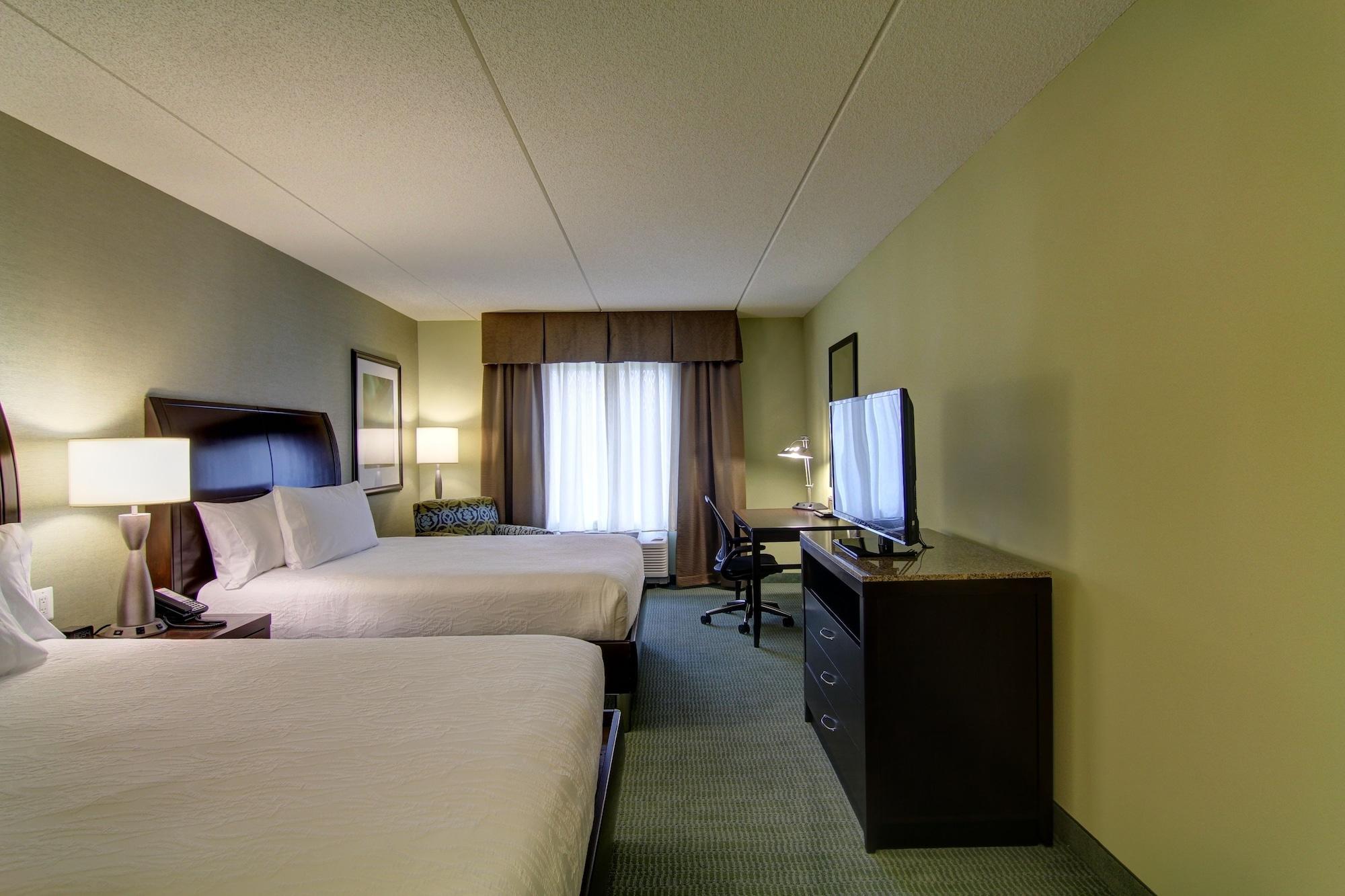 Hilton Garden Inn Woodbridge Esterno foto