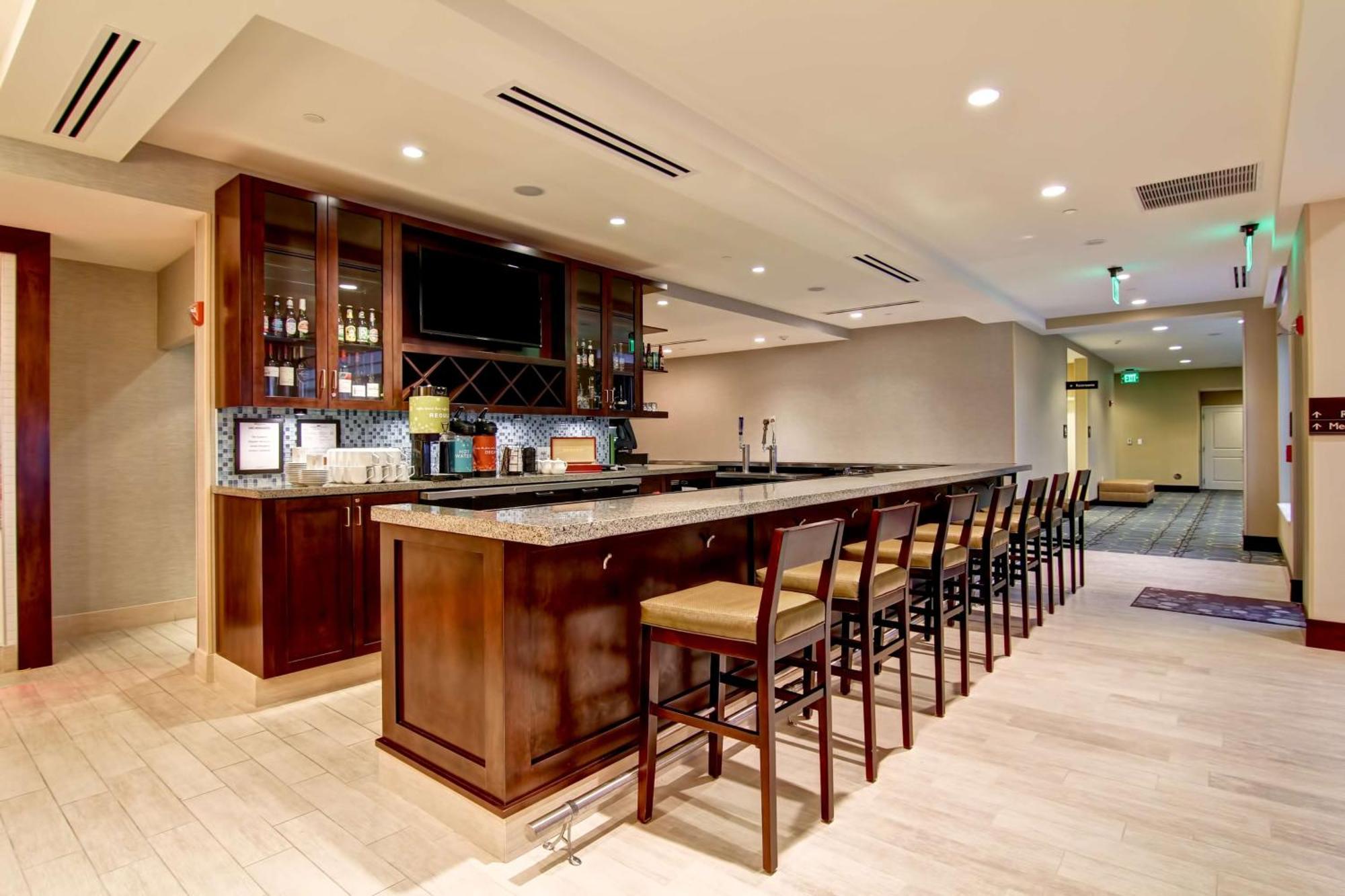 Hilton Garden Inn Woodbridge Esterno foto