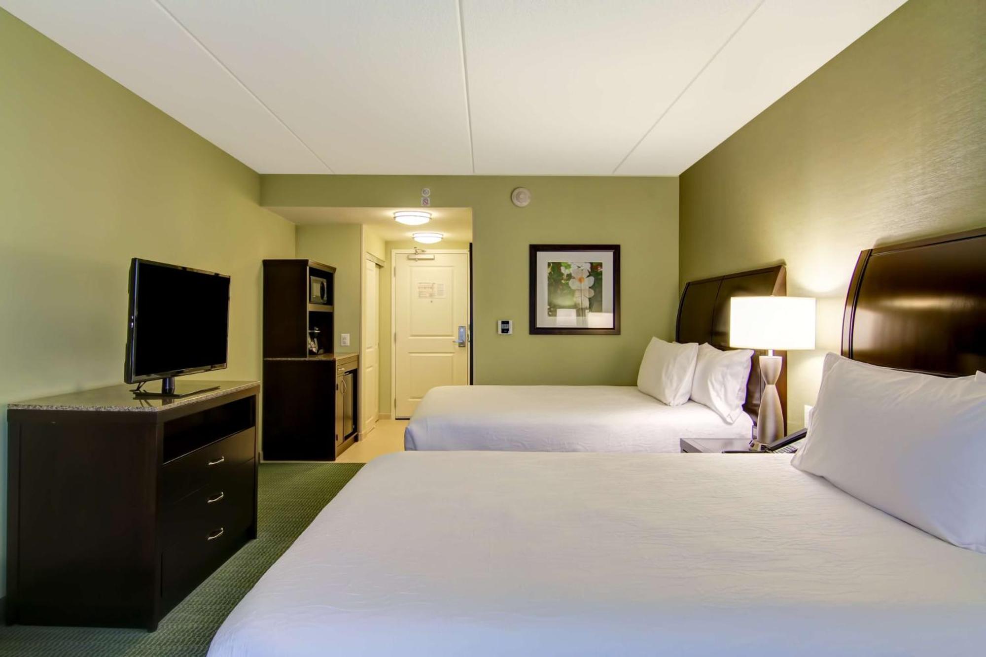 Hilton Garden Inn Woodbridge Esterno foto