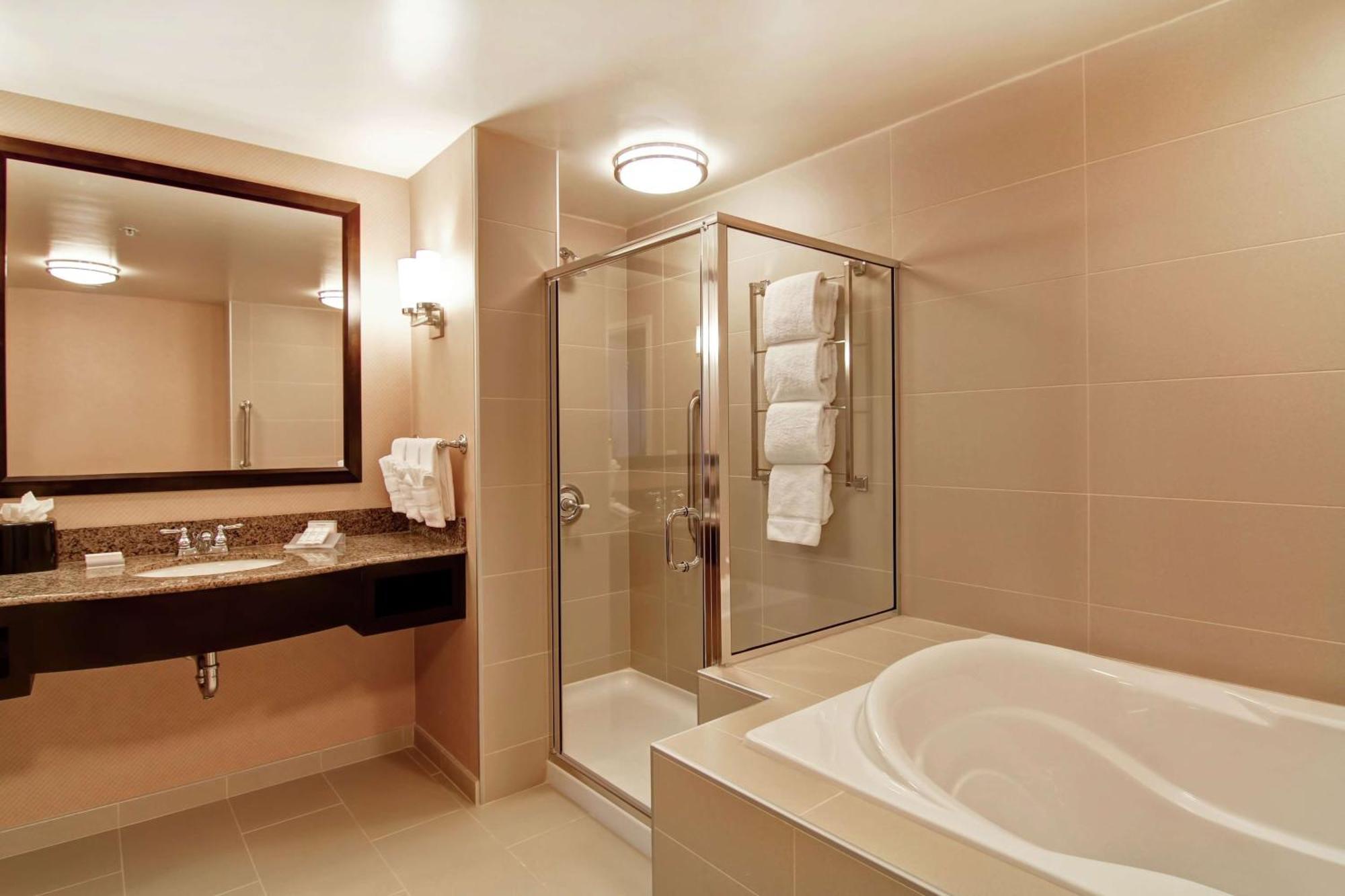 Hilton Garden Inn Woodbridge Esterno foto