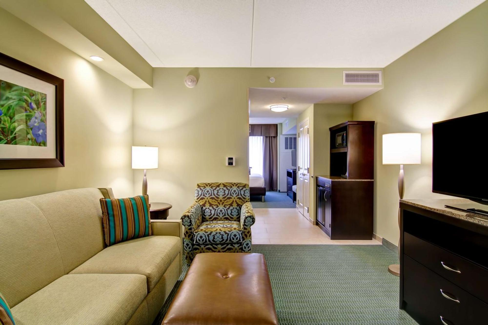 Hilton Garden Inn Woodbridge Esterno foto