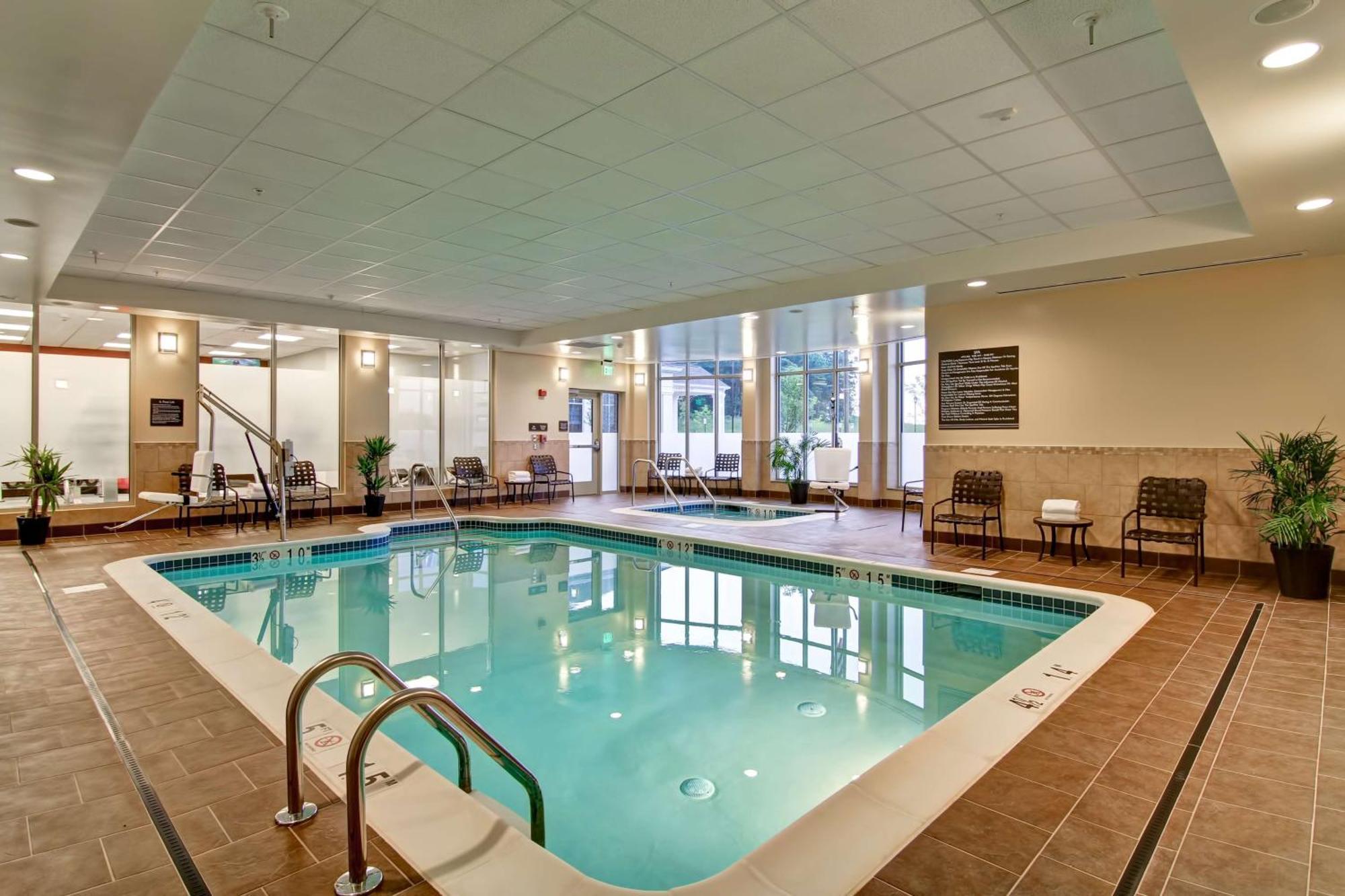 Hilton Garden Inn Woodbridge Esterno foto