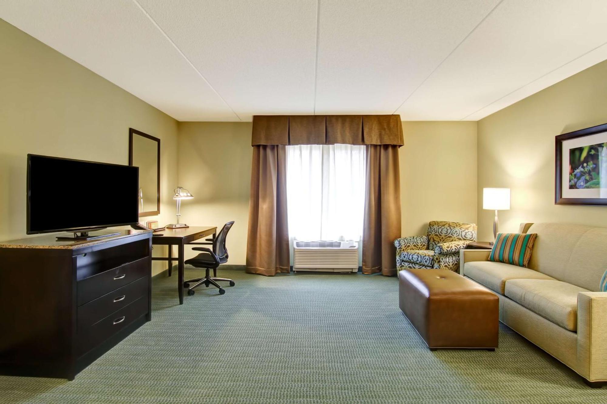 Hilton Garden Inn Woodbridge Esterno foto