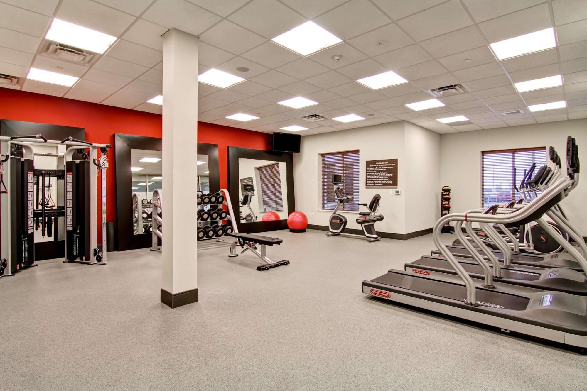 Hilton Garden Inn Woodbridge Esterno foto