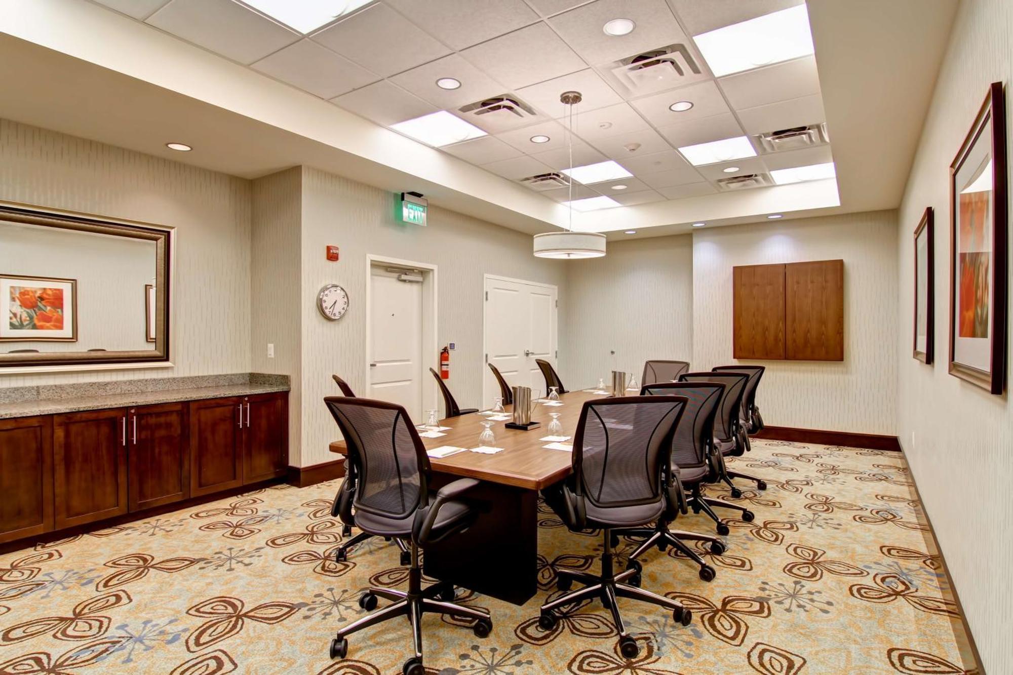 Hilton Garden Inn Woodbridge Esterno foto