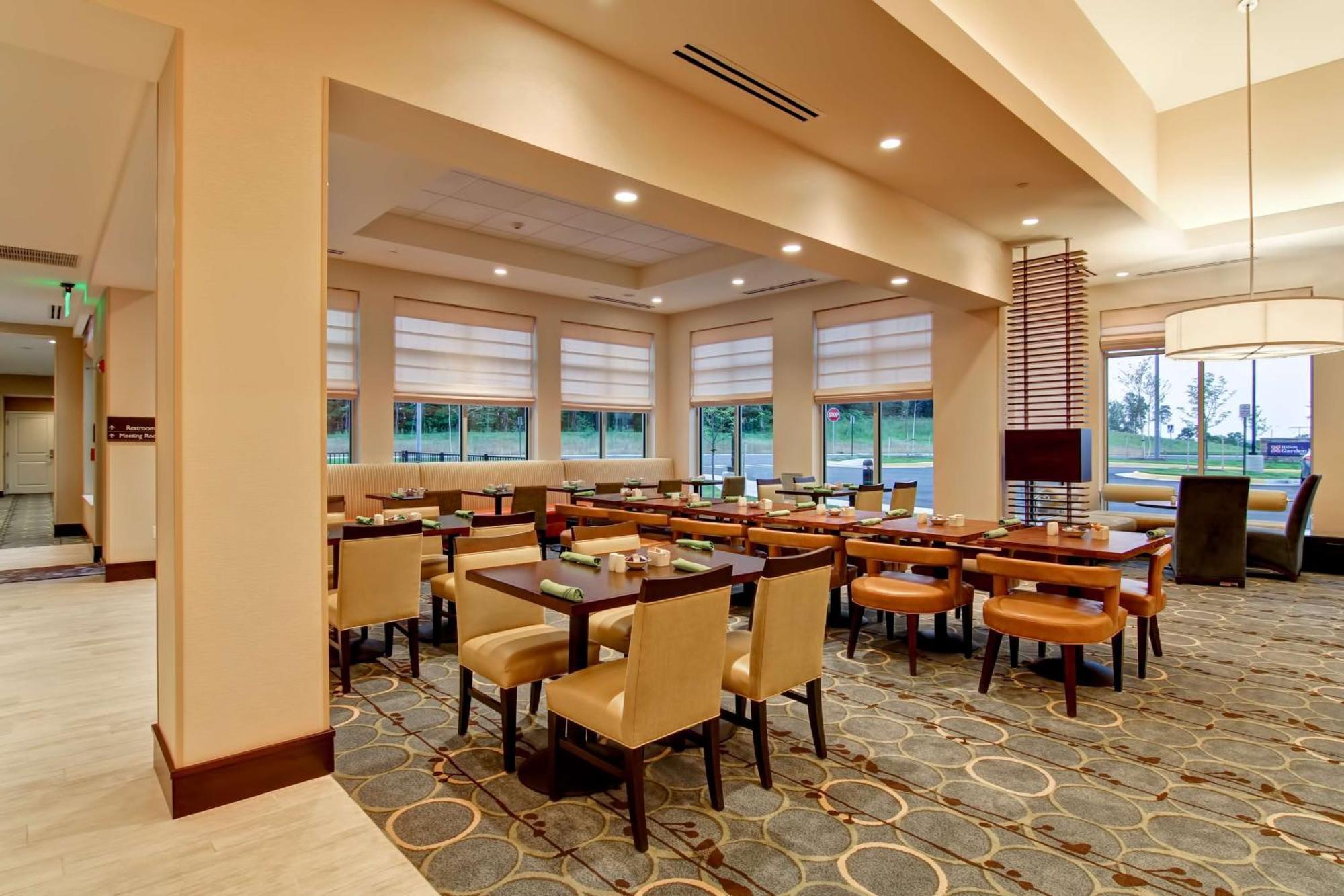 Hilton Garden Inn Woodbridge Esterno foto
