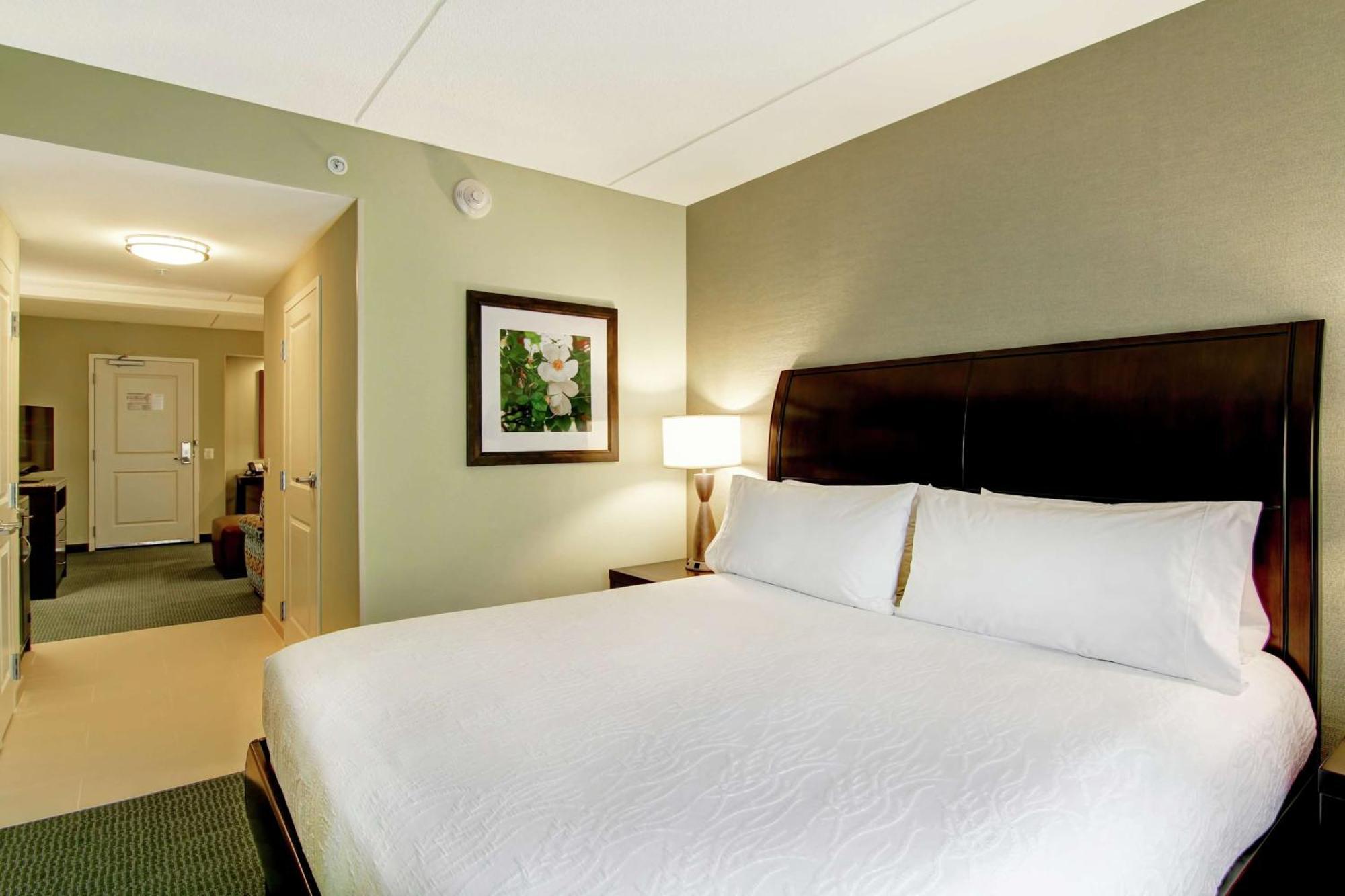 Hilton Garden Inn Woodbridge Esterno foto