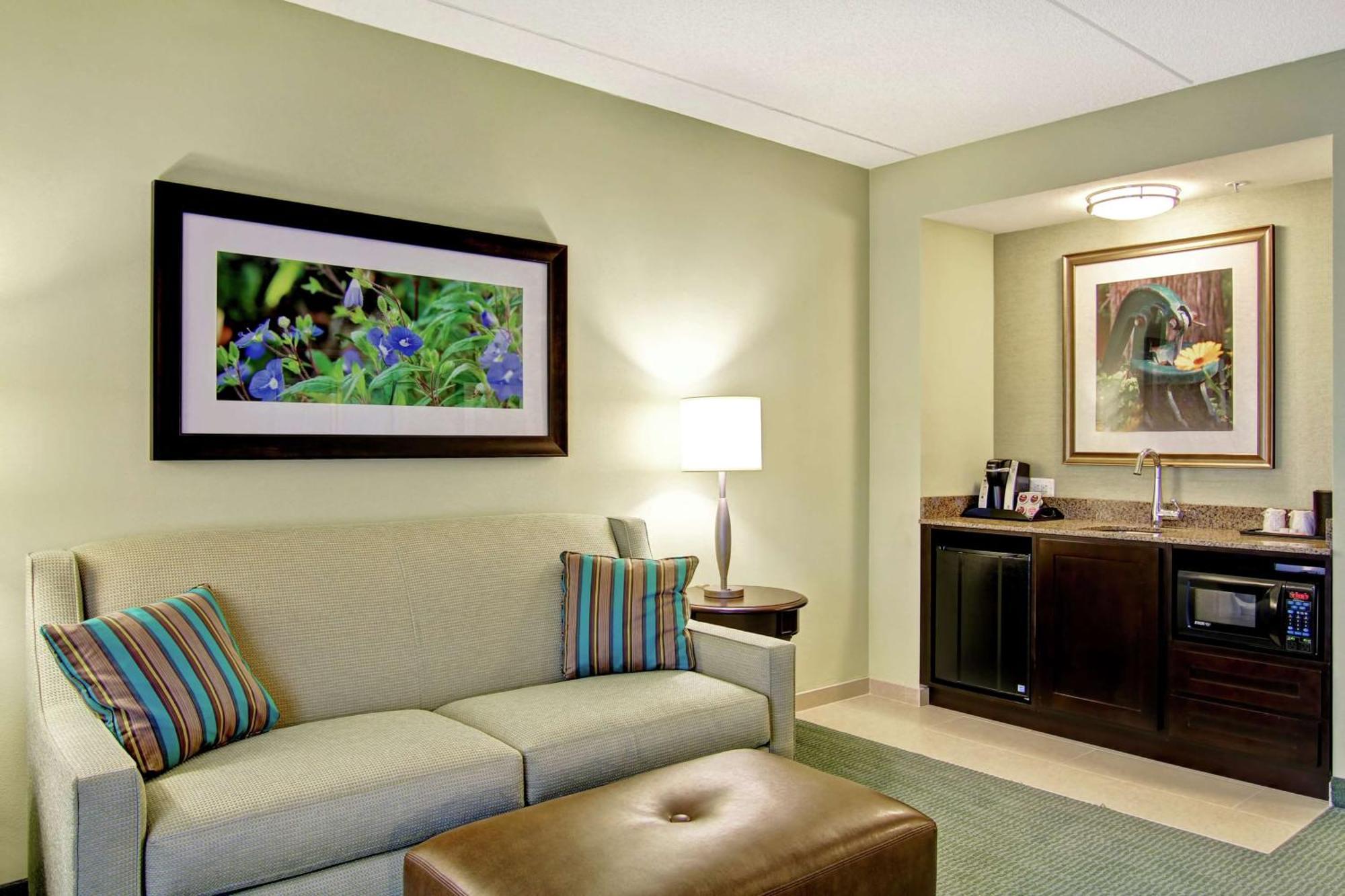 Hilton Garden Inn Woodbridge Esterno foto