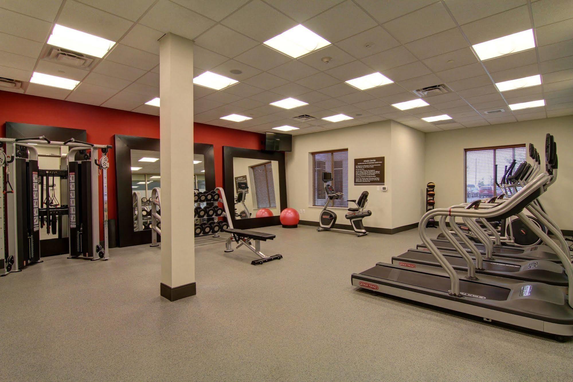 Hilton Garden Inn Woodbridge Esterno foto